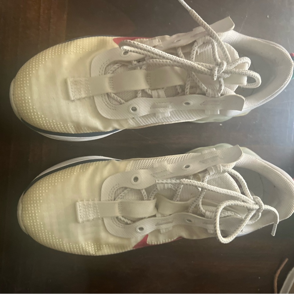 Size 8 Nike air max like new worn a couple times.